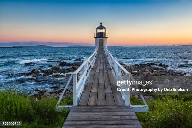 marshall point lighthouse at sunset - maine stock-fotos und bilder