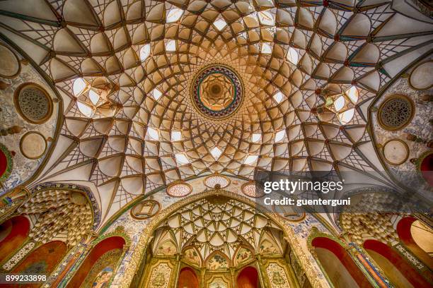 arquitectura persa - fresco en el techo, irán - architecture and art fotografías e imágenes de stock