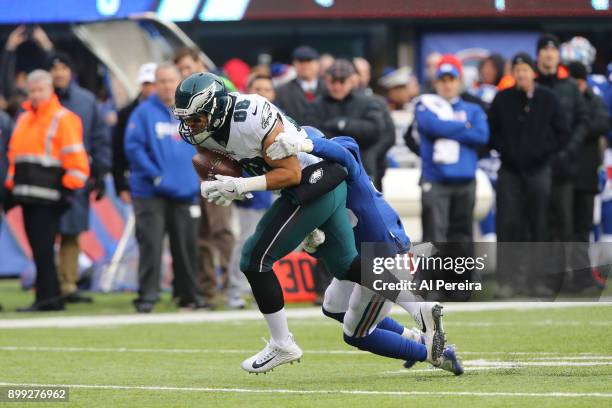 Tight End Trey Burton of the Philadelphia Eagles in action against the New York Giants during the game at MetLife Stadium on December 17, 2017 in...