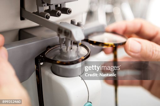 Strumento medico oftalmologia che misura il vetro sugli occhiali Strumento medico oftalmologia che misura il vetro sugli occhiali