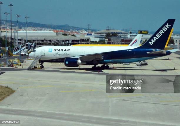 maersk / star air cargueiro boeing 767-200 aeronaves de carga - maersk - fotografias e filmes do acervo