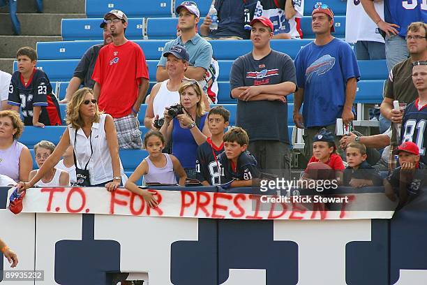 Fans display a sign for Terrell Owens of the Buffalo Bills during the preseason game against the Chicago Bears on August 15, 2009 at Ralph Wilson...