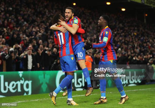 Andros Townsend of Crystal Palace celebrates as he scores their first and equalising goal with team mates Wilfried Zaha and Jeffrey Schlupp during...