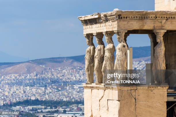temple of athena nike, acropolis of athens, greece - griechische göttin stock-fotos und bilder