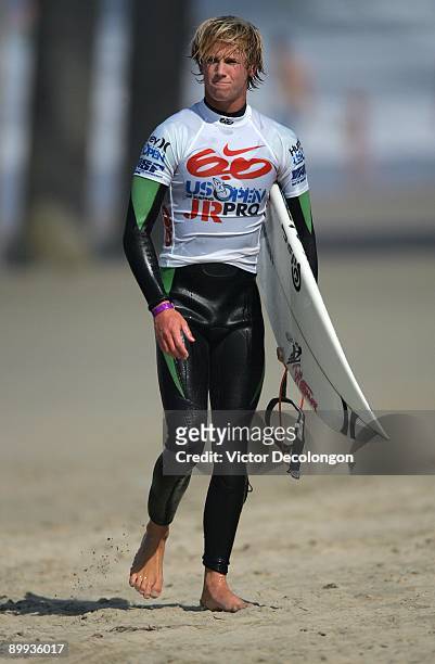 Christian Saenz walks up the beach after Heat 5 of the Round of 64 of the Nike 6.0 Pro Junior Men's Grade 2 event as part of the 2009 Hurley U.S....
