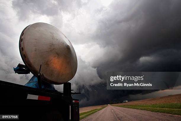 doppler on wheels vortex 2 - weather radar stock pictures, royalty-free photos & images