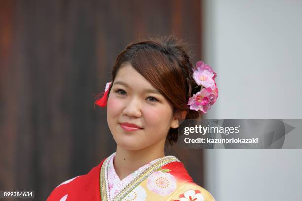 beautiful women in kimono traditional japanese - kazunoriokazaki stock pictures, royalty-free photos & images