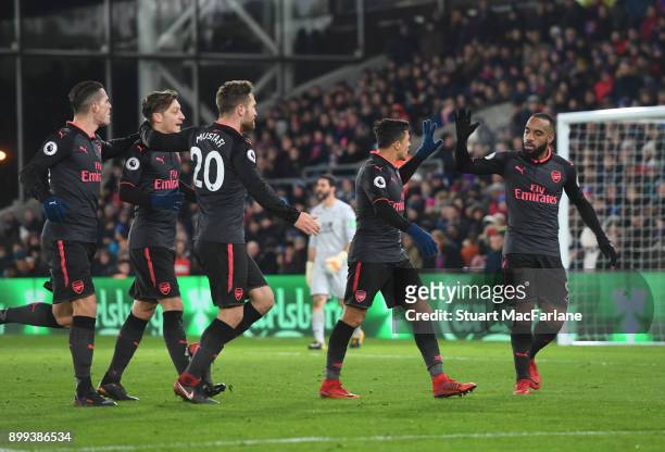 Alexis Sanchez celebrates scoring the 2nd Arsenal goal with Alex Lacazette Granit Xhaka Mesut Ozil and Shkodran Mustafi during the Premier League...