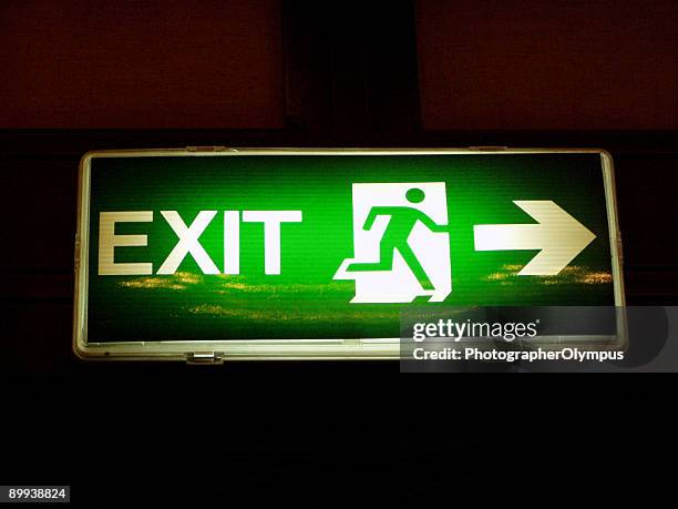 exit sign - exit sign stock pictures, royalty-free photos & images