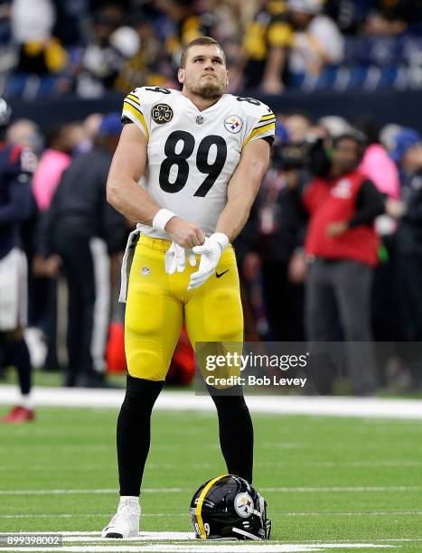 Vance McDonald of the Pittsburgh Steelers during warms up at NRG Stadium on December 25, 2017 in Houston, Texas. The Pittsburgh Steelers defeated the...