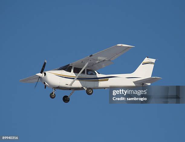 private civil airplane iv - propeller plane stockfoto's en -beelden