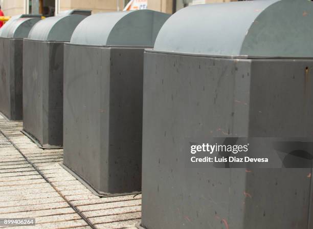 recycling trash cans underground - dustbin lid stock pictures, royalty-free photos & images