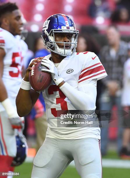 Geno Smith of the New York Giants prepares for a game against the Arizona Cardinals at University of Phoenix Stadium on December 24, 2017 in...