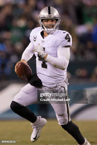 Derek Carr of the Oakland Raiders scrambles against the Philadelphia Eagles at Lincoln Financial Field on December 25, 2017 in Philadelphia,...
