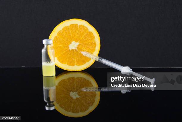 more and more people are using their mobile phones to find genetic experiments with oranges - conjugação imagens e fotografias de stock