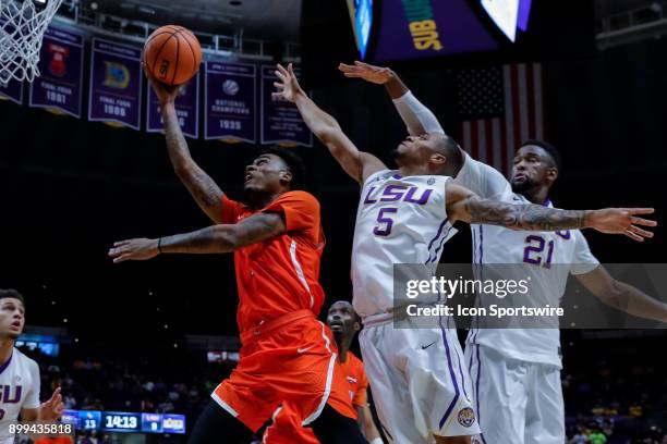 Sam Houston State Bearkats forward Abrian Edwards drives to the basket against LSU Tigers guard Daryl Edwards and forward Aaron Epps on December 19,...