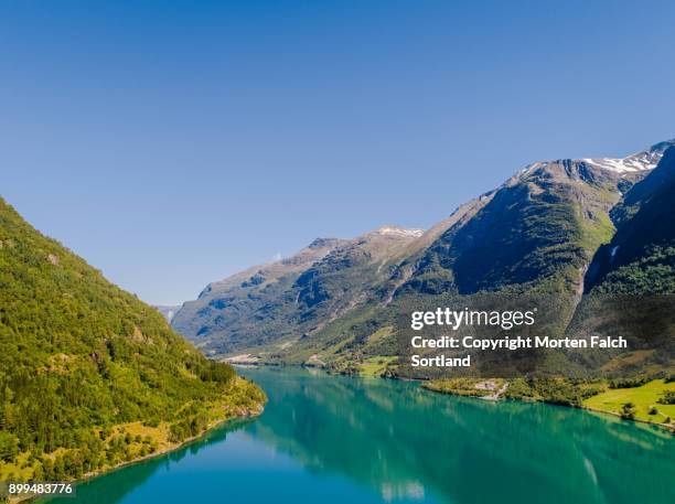 oldevatnet, a mountain lake in sogn og fjordane, norway - olden foto e immagini stock