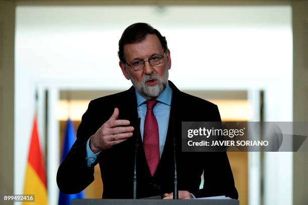 Spanish Prime Minister Mariano Rajoy holds his end-of-the-year press conference in Madrid on December 29, 2017. / AFP PHOTO / JAVIER SORIANO