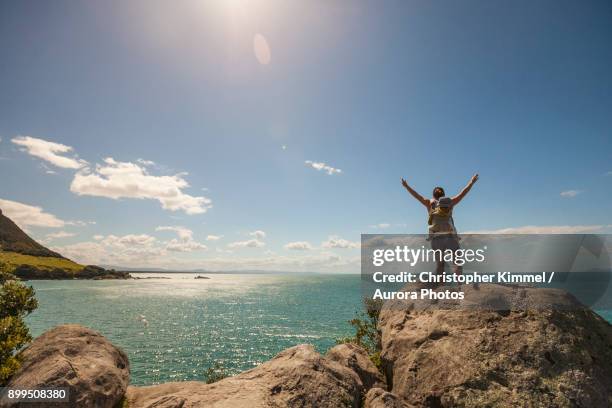 hiking on leisure island, bay of plenty, new zealand - mount maunganui stock-fotos und bilder