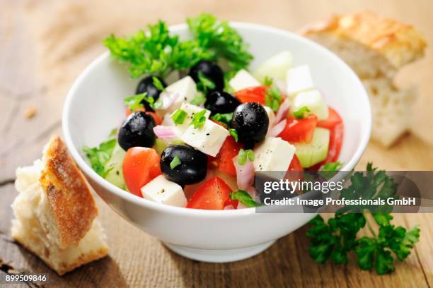 greek salad with black olives and feta cheese - fetta stockfoto's en -beelden