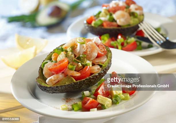 avocado and shrimp cocktail - gambas ストックフォトと画像