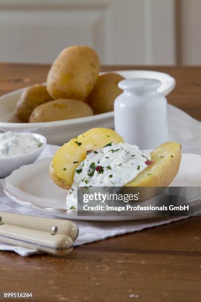 boiled potatoes (cooked in their skins) with herb quark - boiled potato imagens e fotografias de stock