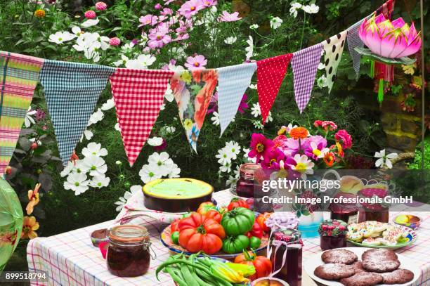 Festoons Table 152 Floral Festoons Stock Photos, High-Res Pictures, and Images - Getty ...