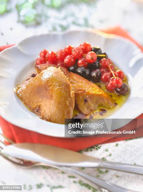 pan-fried foie gras with berries - cassis fruit stock-fotos und bilder