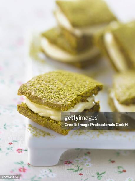 matcha tea cookie sandwiches filled with white chocolate ganache - jause bildbanksfoton och bilder