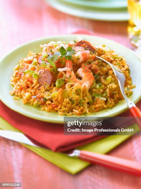 jambalaya with chorizo and shrimps - gambas photos et images de collection