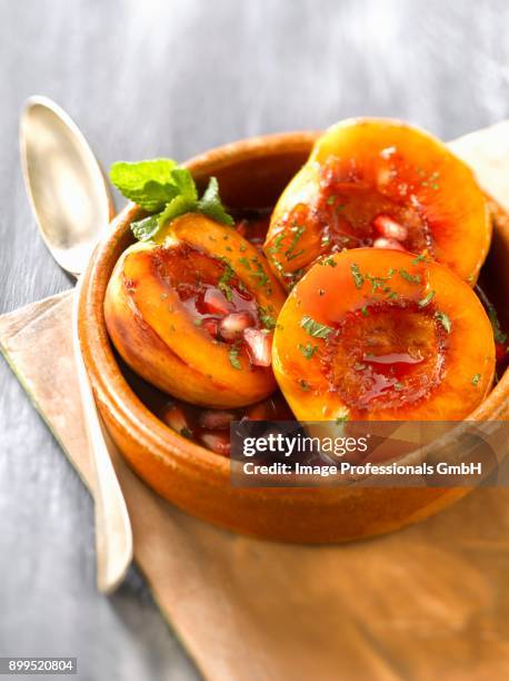 nectarines roasted in pomegranate syrup - nectarine photos et images de collection