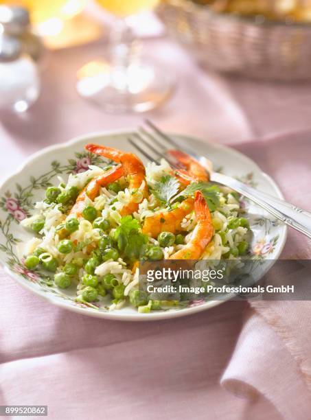 sauteed rice with shrimps,peas,citronella,green pepper and cilantro - gambas ストックフォトと画像