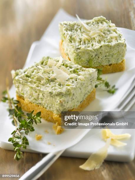 zucchini and parmesan cheesecake - cheesecake foto e immagini stock