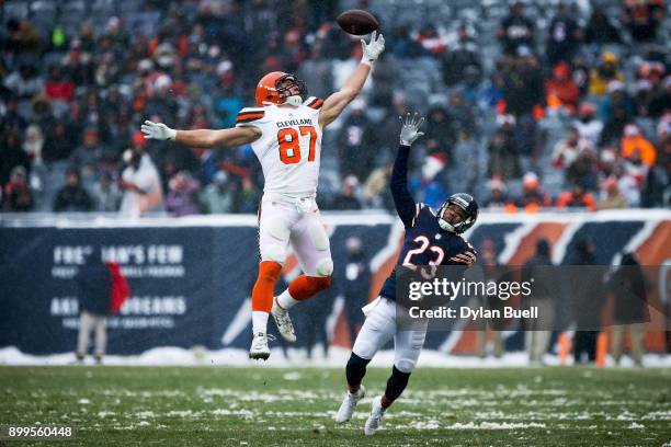 Seth DeValve of the Cleveland Browns attempts to make a catch while being guarded by Kyle Fuller of the Chicago Bears in the third quarter at Solider...