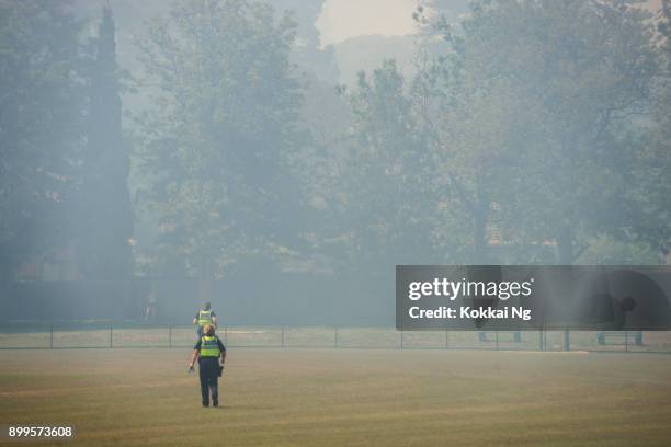 bushfire in cheltenham, melbourne - bushfires burn across victoria stock pictures, royalty-free photos & images