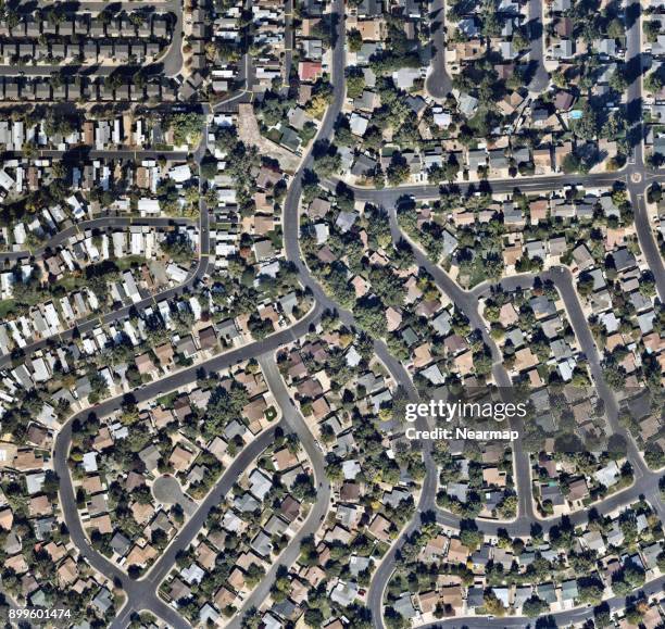 city buildings and streets from above - urban sprawl 個照片及圖片檔