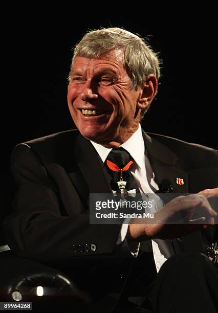 Sir Peter Snell talks to the audience during the New Zealand Olympic Committee Three Knights Dinner at Civic Theatre on August 20, 2009 in Auckland,...