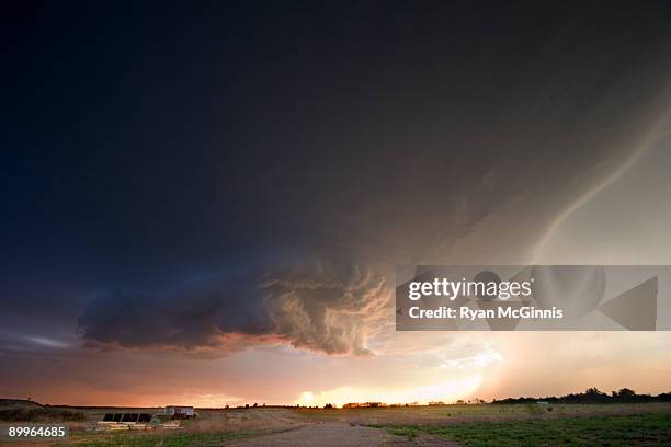 high based supercell - wall cloud stock-fotos und bilder