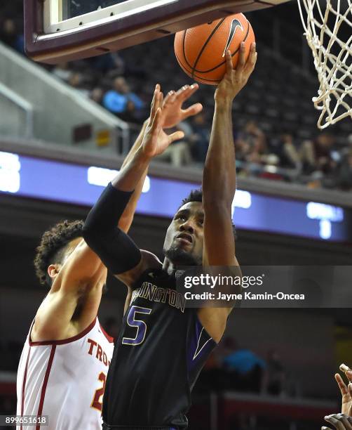 Jaylen Nowell of the Washington Huskies beats Bennie Boatwright of the USC Trojans to the basket in the first half of the game at Galen Center on...