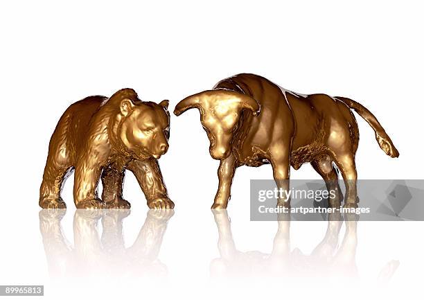 bull and bear in gold - bull bear stock-fotos und bilder
