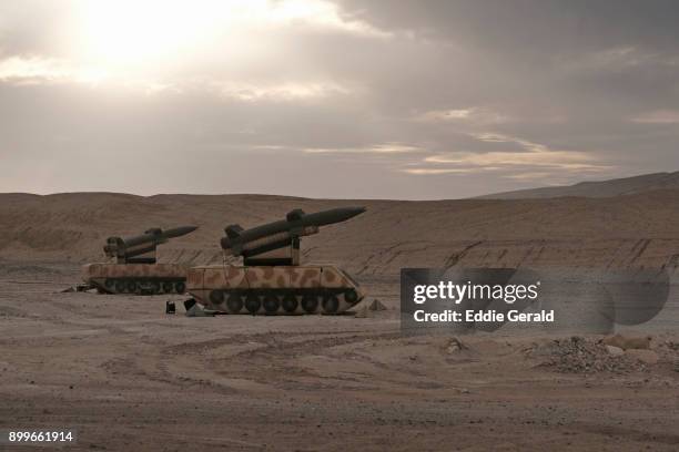 decoy weapons of the israeli army - israeli military stock pictures, royalty-free photos & images