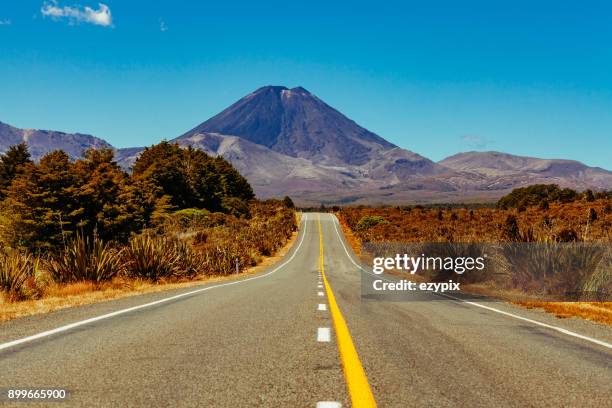 monte ngauruhoe nova zelândia - rotorua - fotografias e filmes do acervo