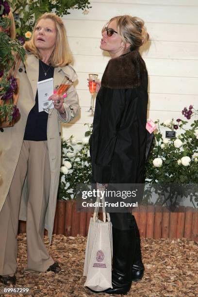 Sienna Miller and mother visit the Chelsea Flower Show at Royal Hospital Chelsea on May 18, 2009 in London, England.