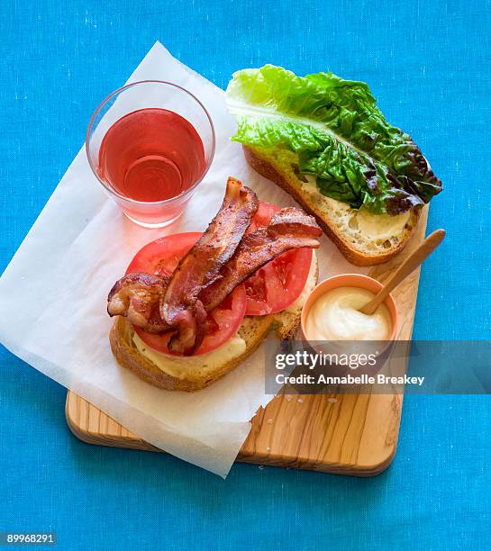 blt with cesar mayo and rose wine - bocadillo de beicon lechuga y tomate fotografías e imágenes de stock