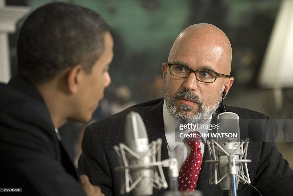 US President Barack Obama (L) speaks as