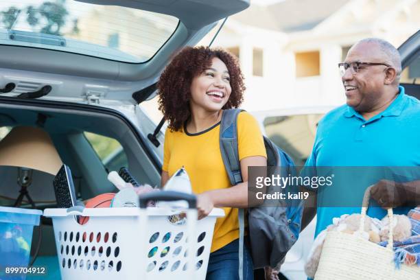 african-american father helping daughter move - on the move imagens e fotografias de stock