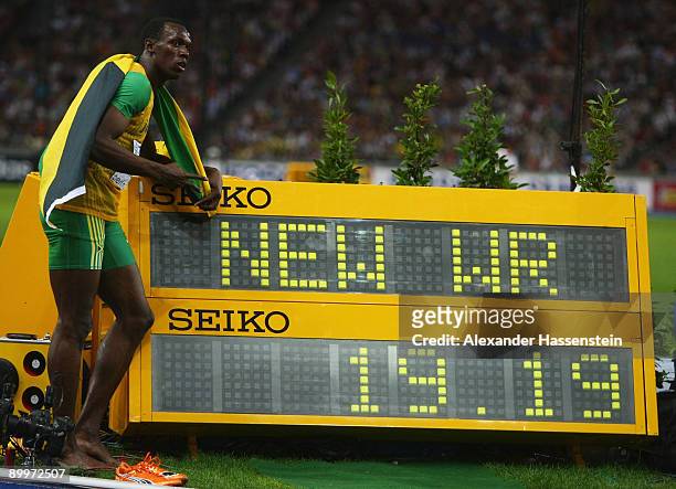 Usain Bolt of Jamaica celebrates winning the gold medal in the men's 200 Metres Final during day six of the 12th IAAF World Athletics Championships...