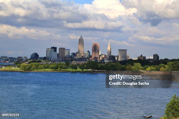 cleveland skyline on the lake erie shore - cleveland street stock pictures, royalty-free photos & images