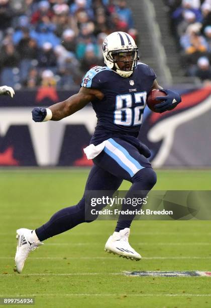 Delanie Walker of the Tennessee Titans plays against the Los Angeles Rams at Nissan Stadium on December 24, 2017 in Nashville, Tennessee.