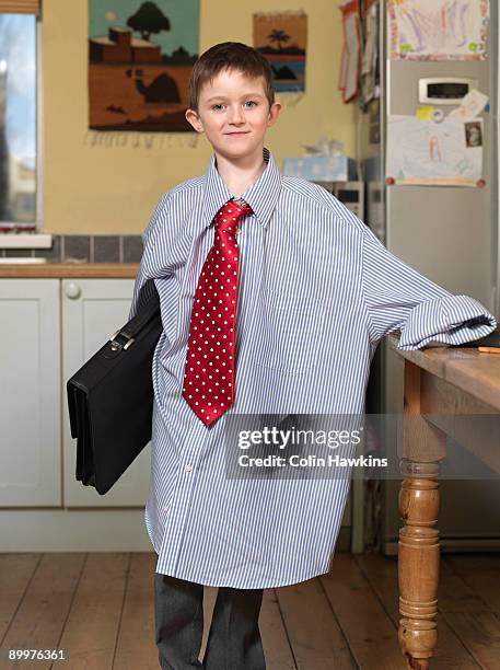 boy dressed as business man - imitación de adultos fotografías e imágenes de stock